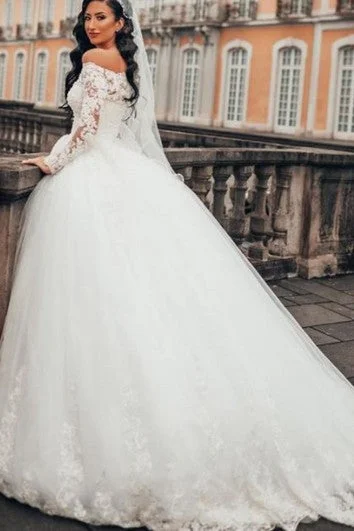 Ball Gown Long Sleeved Tulle Off-the-shoulder Wedding Dress with Appliques