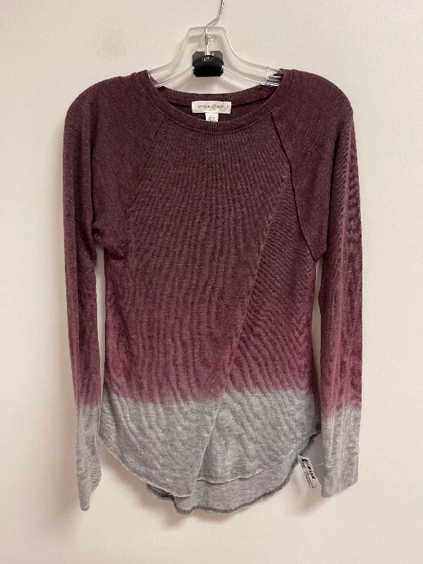 Top Long Sleeve By Treasure And Bond In Grey & Red, Size: Xs